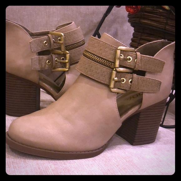 Soda Shoes - Tan booties with gold accessories!